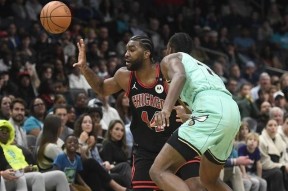 开云体育-包含芝加哥公牛迎欧超杯关键赛，冲刺阶段再遭质疑，引发热议，轮换策略成焦点的词条